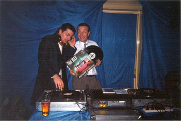 Mixin' an' Scratchin'